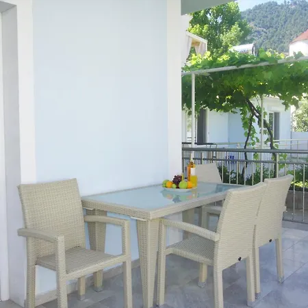 Romantika Chrisi Ammoudia