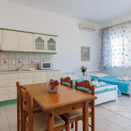 Romantika מלון דירות