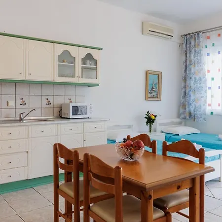 Romantika מלון דירות 3*