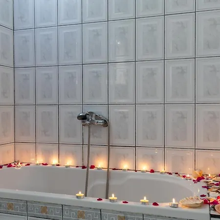 Romantika Chrisi Ammoudia