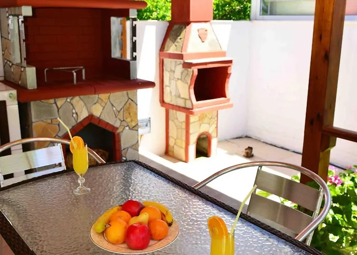 Romantika Chrisi Ammoudia