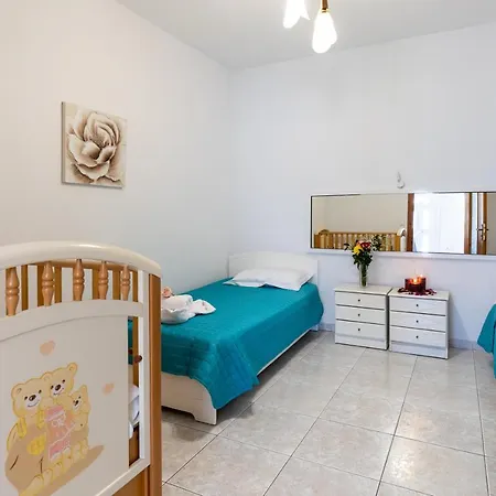 Romantika Aparthotel 3*