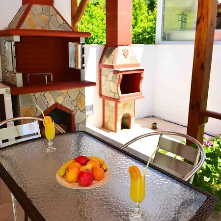 Romantika Chrisi Ammoudia