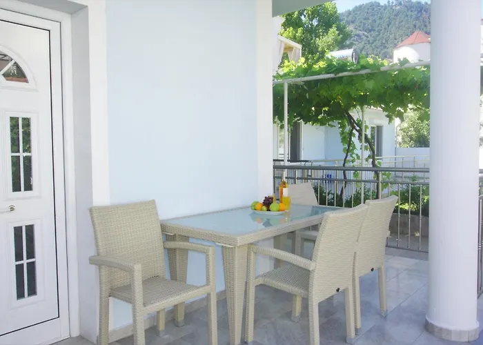 Romantika Chrysi Ammoudia